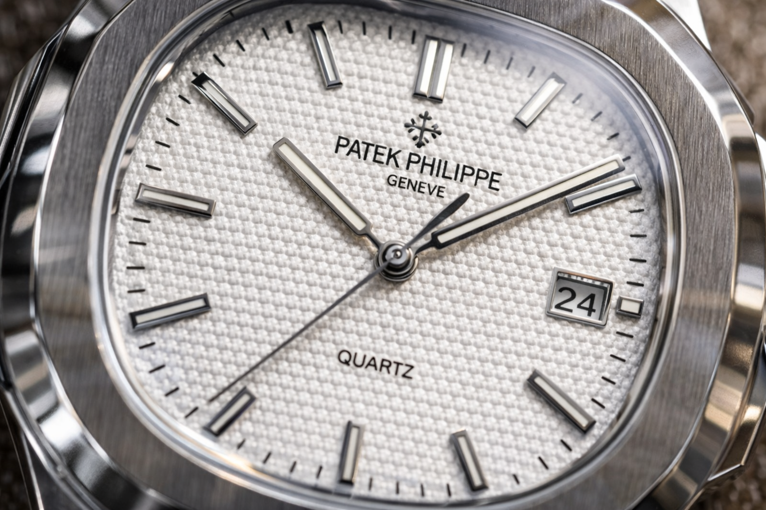 Men’s Luxury Stainless Steel Watch – White  Dial